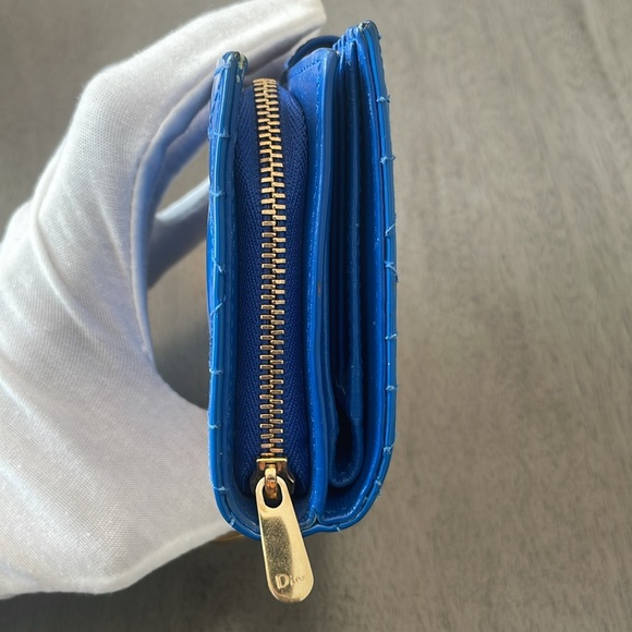 ❌SOLD❌ Dior Blue Cannage Patent Leather Zip Around Bifold Wallet - Picture 5 of 15